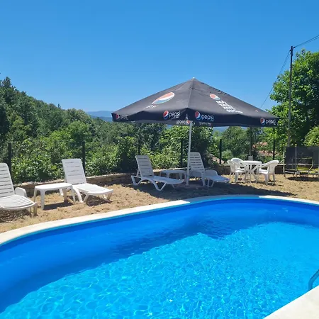 под орехите ゲストハウス