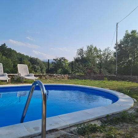 ゲストハウス под орехите トリャブナ