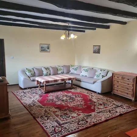 под орехите