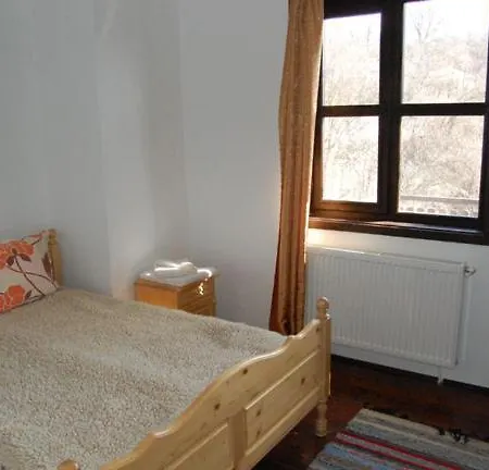 ゲストハウス под орехите *