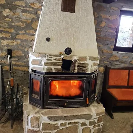 ゲストハウス под орехите トリャブナ