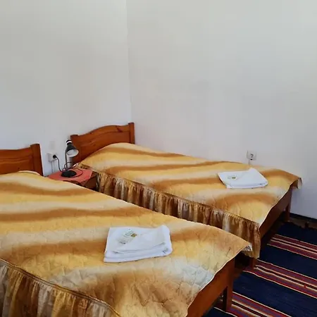 под орехите * トリャブナ