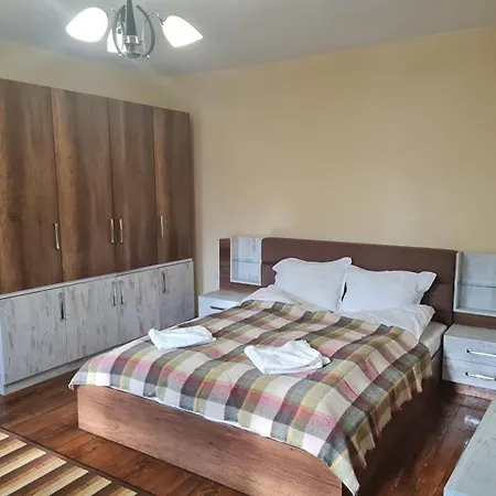 ゲストハウス под орехите *