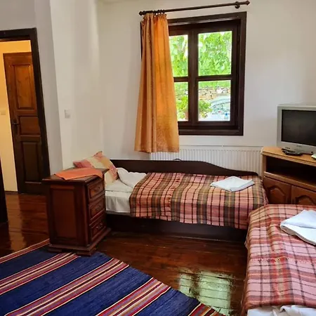 под орехите