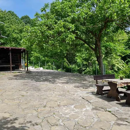 под орехите ゲストハウス *