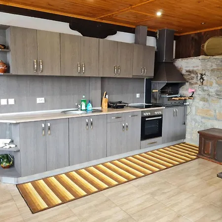 ゲストハウス под орехите *