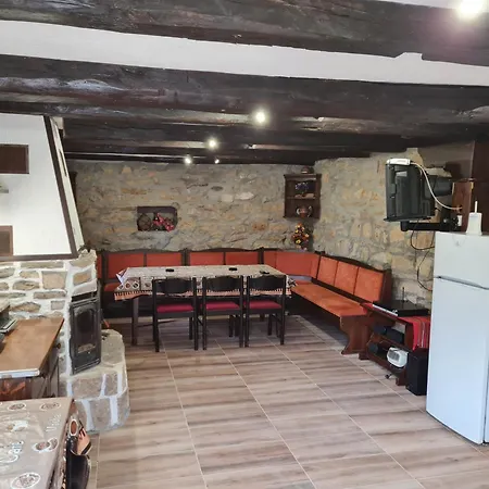 под орехите *