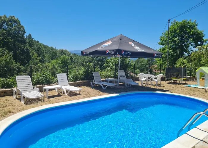 под орехите Къща за гости