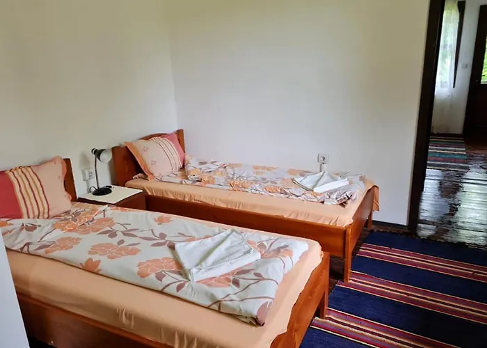 под орехите Къща за гости *