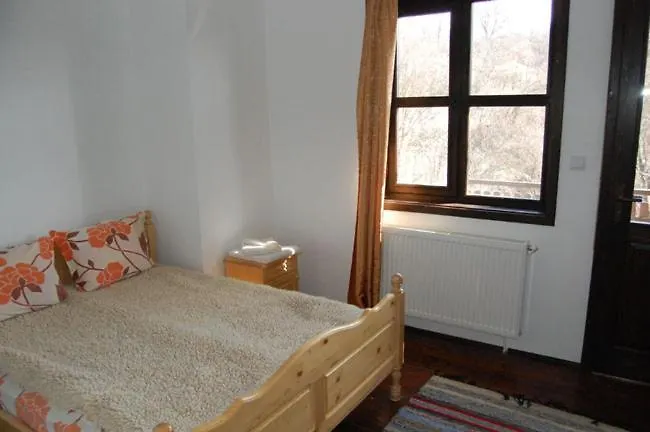 Къща за гости под орехите *