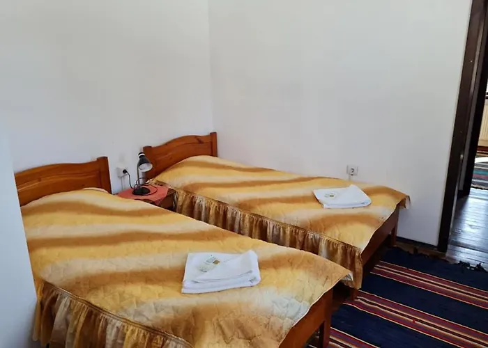 под орехите * Трявна