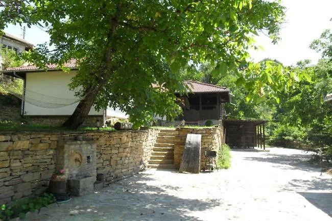 Къща за гости под орехите Трявна