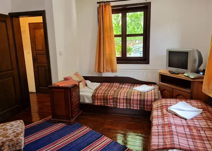 под орехите