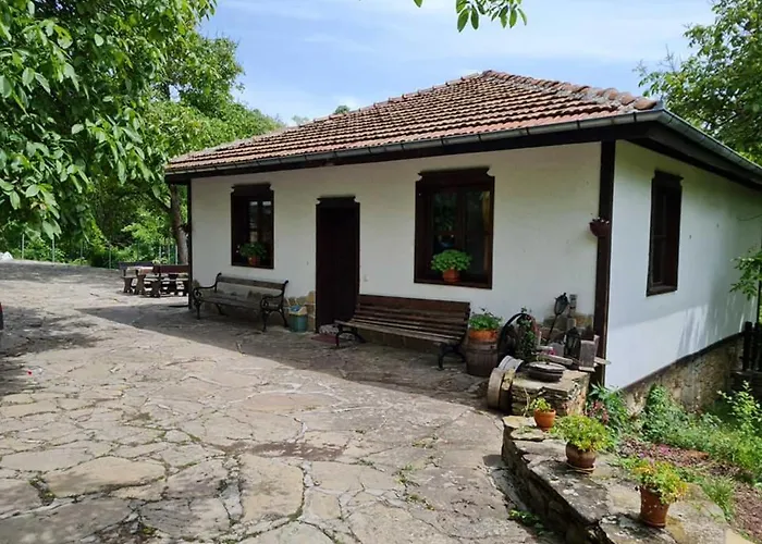 Къща за гости под орехите Трявна