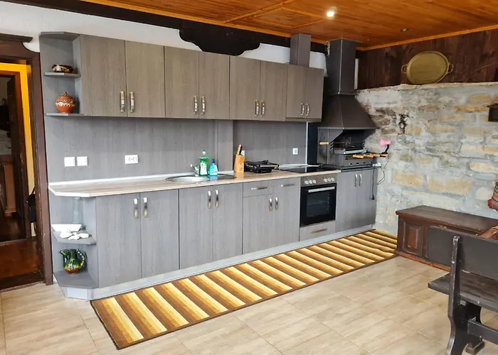 Къща за гости под орехите *